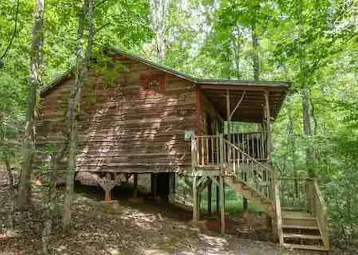 Cozy Cabin: River View With Hot Tub