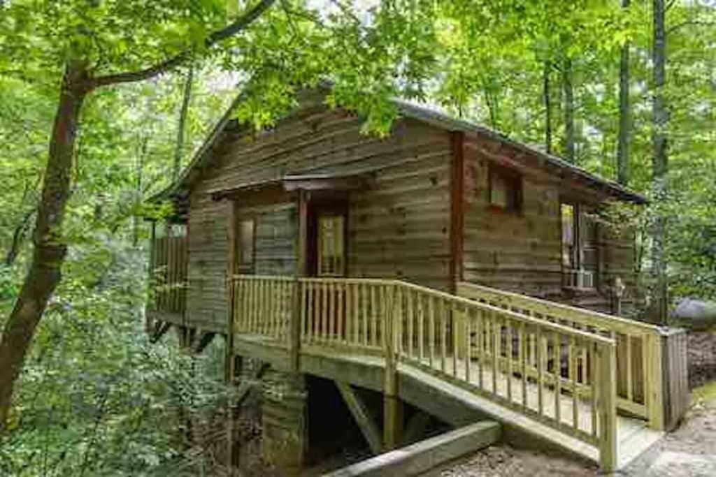 Hébergement de vacances Cozy Cabin: River View With Hot Tub