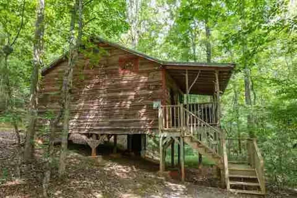 Hébergement de vacances Cozy Cabin: River View With Hot Tub